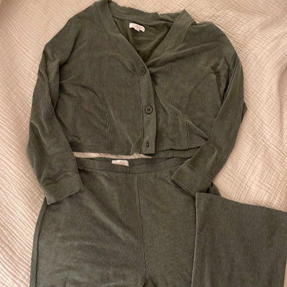 Colsie Lounge Olive Rib cropped button front cardigan and flared pant set